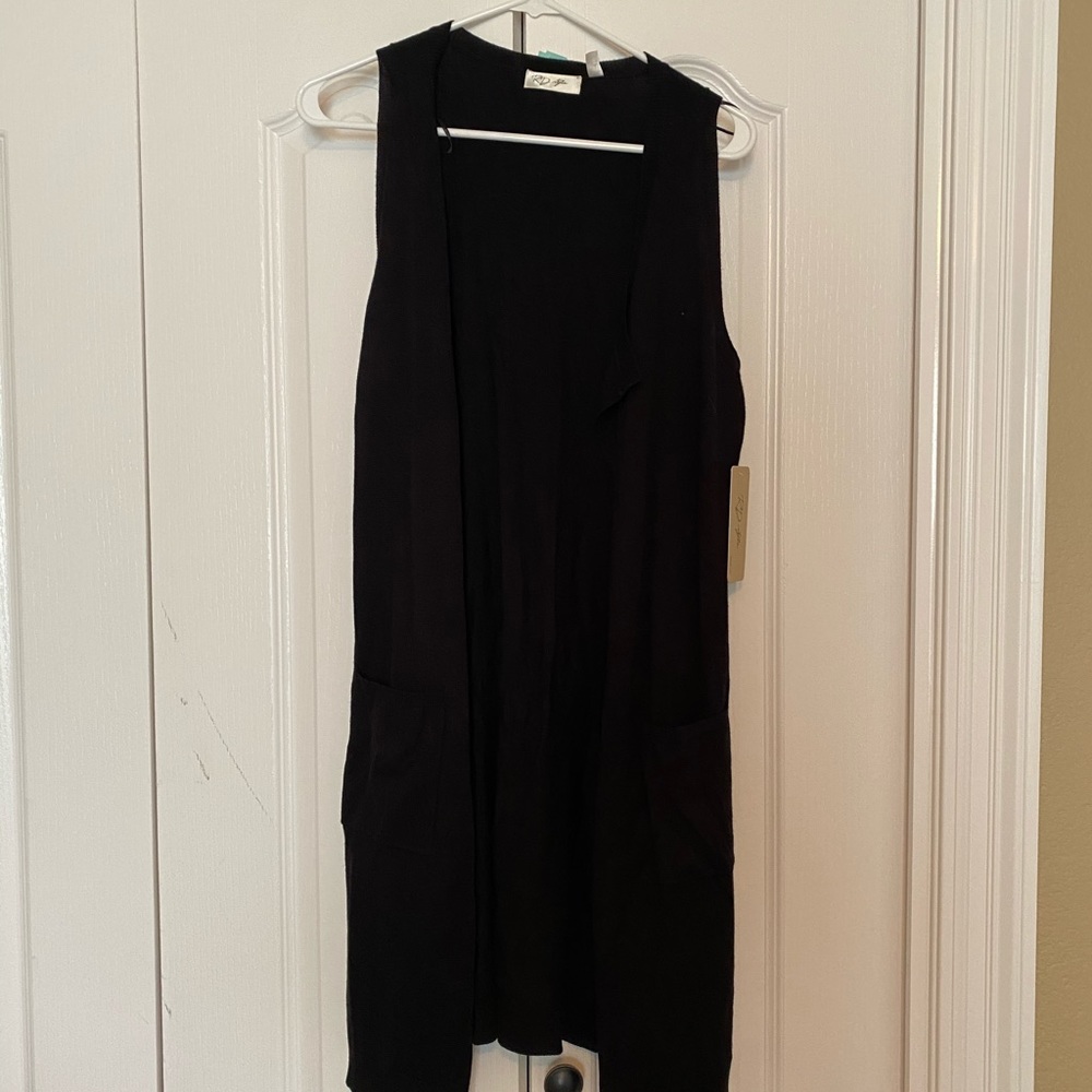 Sleeveless black duster